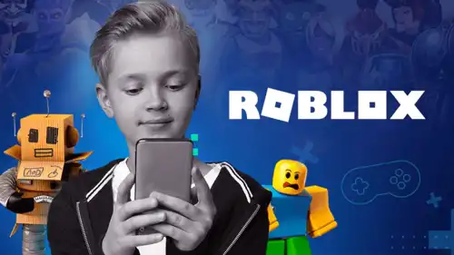 طفل بيده هاتف