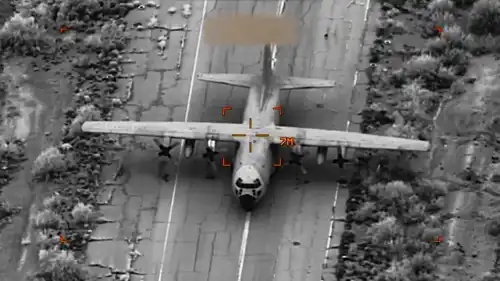 لحظة استهداف طائرة إيرانية بغارة أمريكية