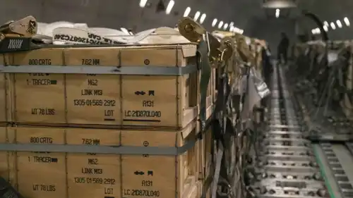 من داخل أحدى مخازن الأسلحة في أمريكا