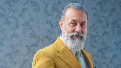 الفنان العرافي إياد الطائي