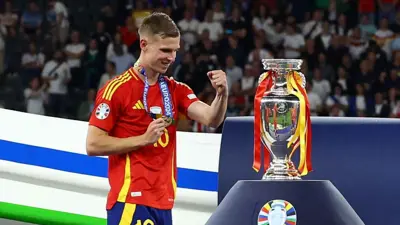 داني أولمو لاعب منتخب إسبانيا