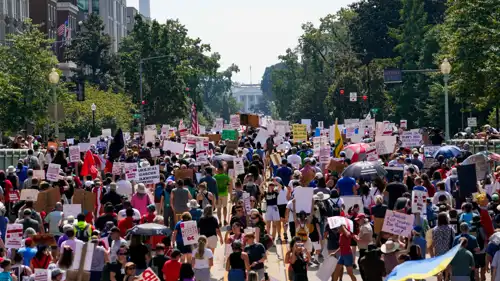 محتجون ضد الحرس الوطني في واشنطن