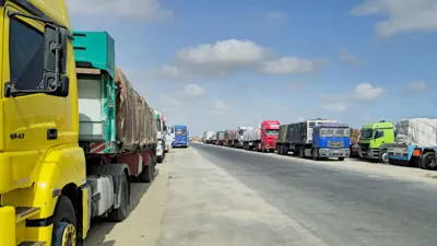 شاحنات مساعدات إنسانية في العريش عند حدود غزة