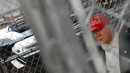 من زيارة سابقة أجراها ترامب لمركز احتجاز مهاجرين