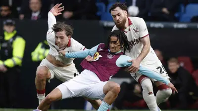 حنبعل المجبري في مباراة بيرنلي وشيفيلد