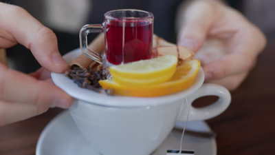 شاي القرنفل بالليمون