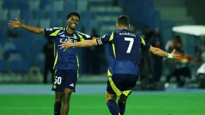 رونالدو يحتفل مع حقوي