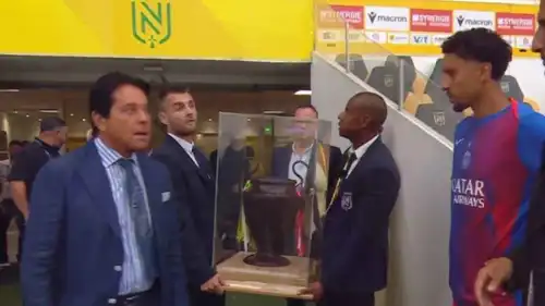 رئيس نانت مع ماركينيوس قائد باريس سان جيرمان