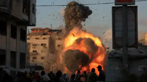 مشهد من الغارات على غزة