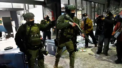 عملاء فيدراليون في مينيابوليس