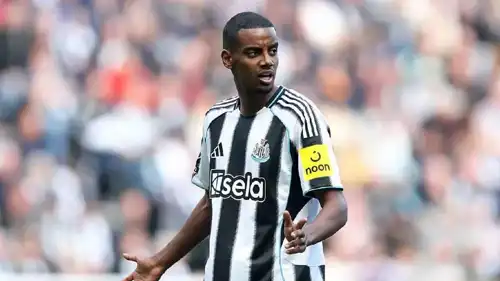 اللاعب السويدي ألكساندرإيزاك مهاجم نيوكاسل