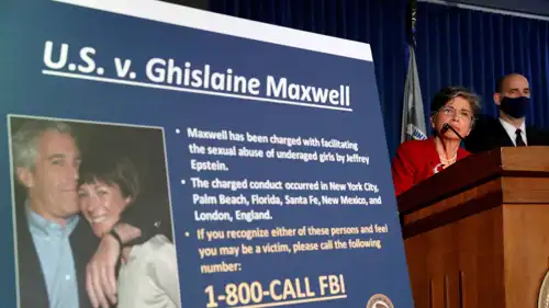 ملصق يحمل صورة ماكسويل وإبستين