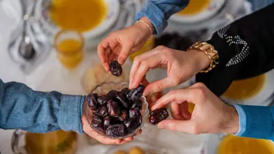 التمر على مائدة الإفطار