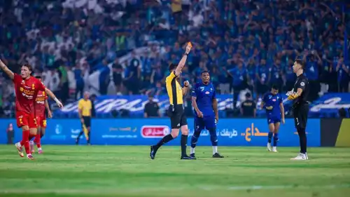 لقطة طرد حارس الفتح السعودي