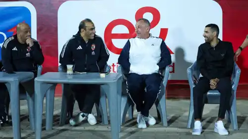 محمود الخطيب رئيس الأهلي المصري في مباراة زد