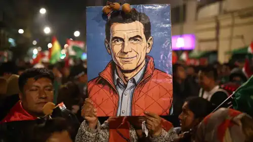 أنصار رودريجو باز في لاباز يحتفلون بفوزه في الانتخابات الرئاسية