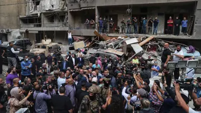 قاليباف يزور موقع الغارة الإسرائيلية في قلب بيروت