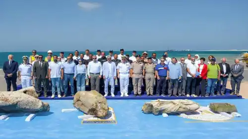 استعادة آثار من البحر في الإسكندرية- أرشيفية