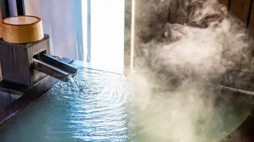 حمام الماء الساخن (تعبيرية)