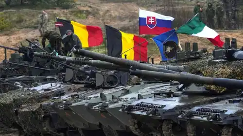 قوات الناتو في مناورة بالذخيرة الحية في لاتفيا