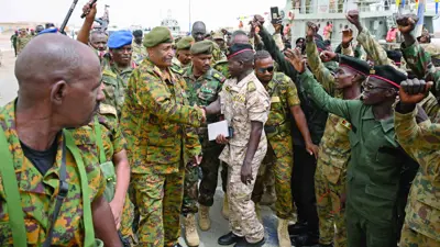 قائد الجيش السوداني في قاعدة عسكرية