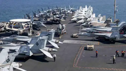 حاملة الطائرات الأمريكية "يو إس إس أبراهام لينكولن"