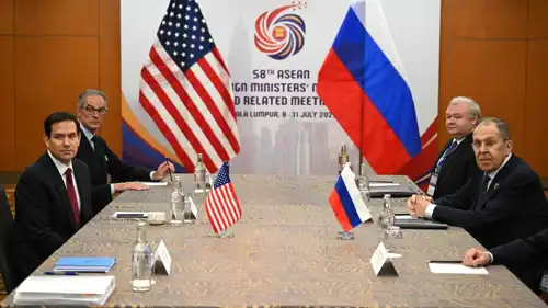 وزيرا خارجية أمريكا ماركو روبيو وروسيا سيرغي لافروف