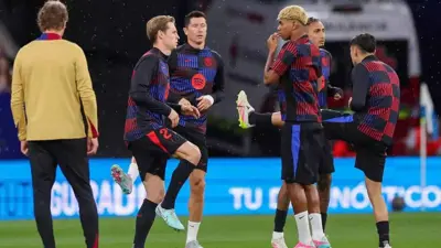 لاعبو برشلونة في التدريبات