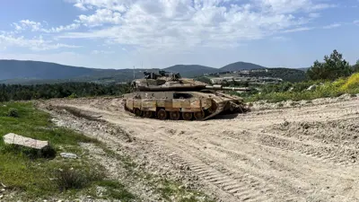 دبابة إسرائيلية على الحدود مع لبنان