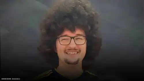 500 يوم من الصبر.. أشهر مشجع لمانشستر يونايتد يقترب من قص شعره