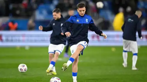 فيسينك أصلاني لاعب منتخب كوسوفو