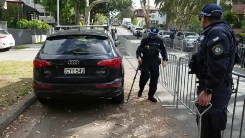 عنصران من الشرطة الأسترالية