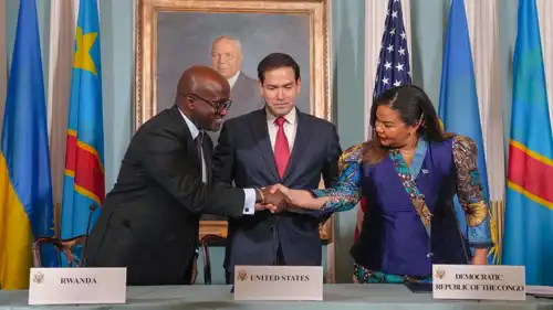 خلال توقيع اتفاق السلام بين رواندا والكونغو
