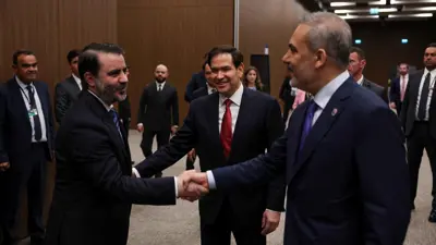 أثناء اللقاء في تركيا بين وزراء خارجية سوريا وتركيا وأمريكا