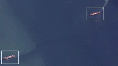 سفينتا شحن إيرانيتان  قبالة ميناء غاولان في تشوهاي الصيني