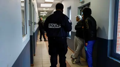 الأمن الفرنسي في أحد السجون