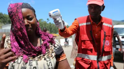 امرأة مصابة بأحد الفيروسات في أوغندا