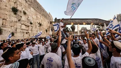 مستوطنون إسرائيليون في باحات المسجد الأقصى في وقت سابق