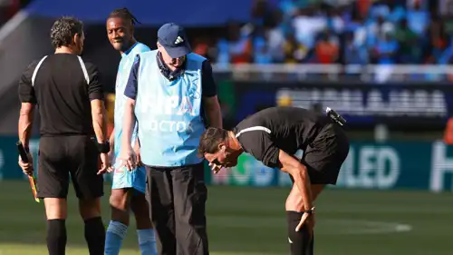 إصابة حكم مباراة جامايكا والكونغو الديمقراطية