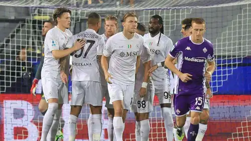 كيفين دي بروين مع لاعبي نابولي