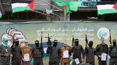 خلال تسليم الأسرى الإسرائيليين الثلاثة