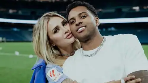 رودريغو وصديقته برونا روتا