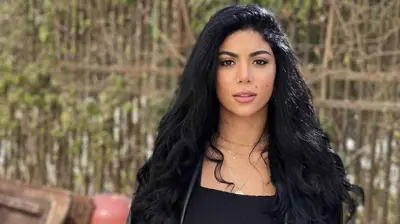 كارولين عزمي