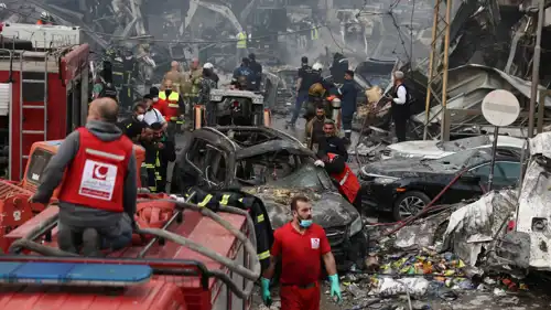 آثار إحدى الغارات على العاصمة اللبنانية بيروت