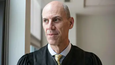  القاض الأمريكي جيمس بواسبرغ 