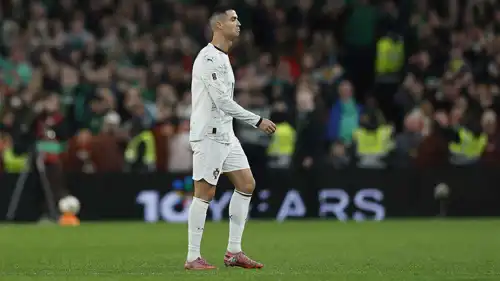 رونالدو بعد طرده أمام أيرلندا