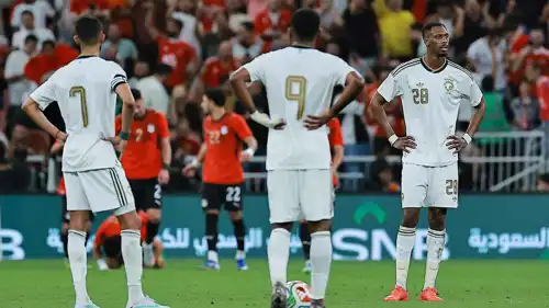 حسرة لاعبو المنتخب السعودي بعد الخسارة أمام مصر