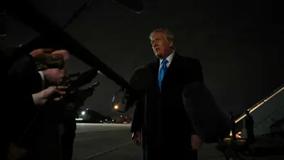 ترامب خلال حديثه للصحفيين