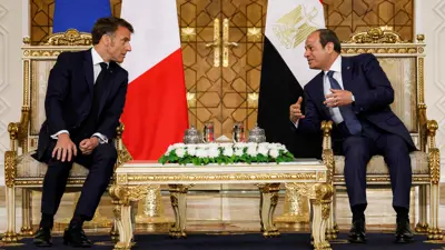الرئيس المصري عبد الفتاح السيسي ونظيره الفرنسي إيمانويل ماكرون