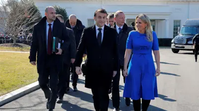 الرئيس الفرنسي إيمانويل ماكرون يغادر البيت الأبيض